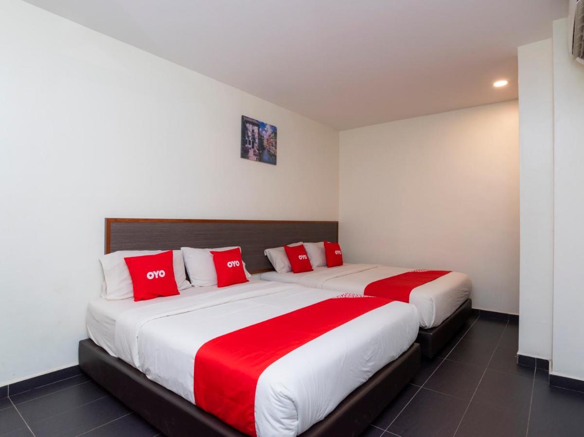 Oyo 44095 Bluewater Hotel Mersing Buitenkant foto