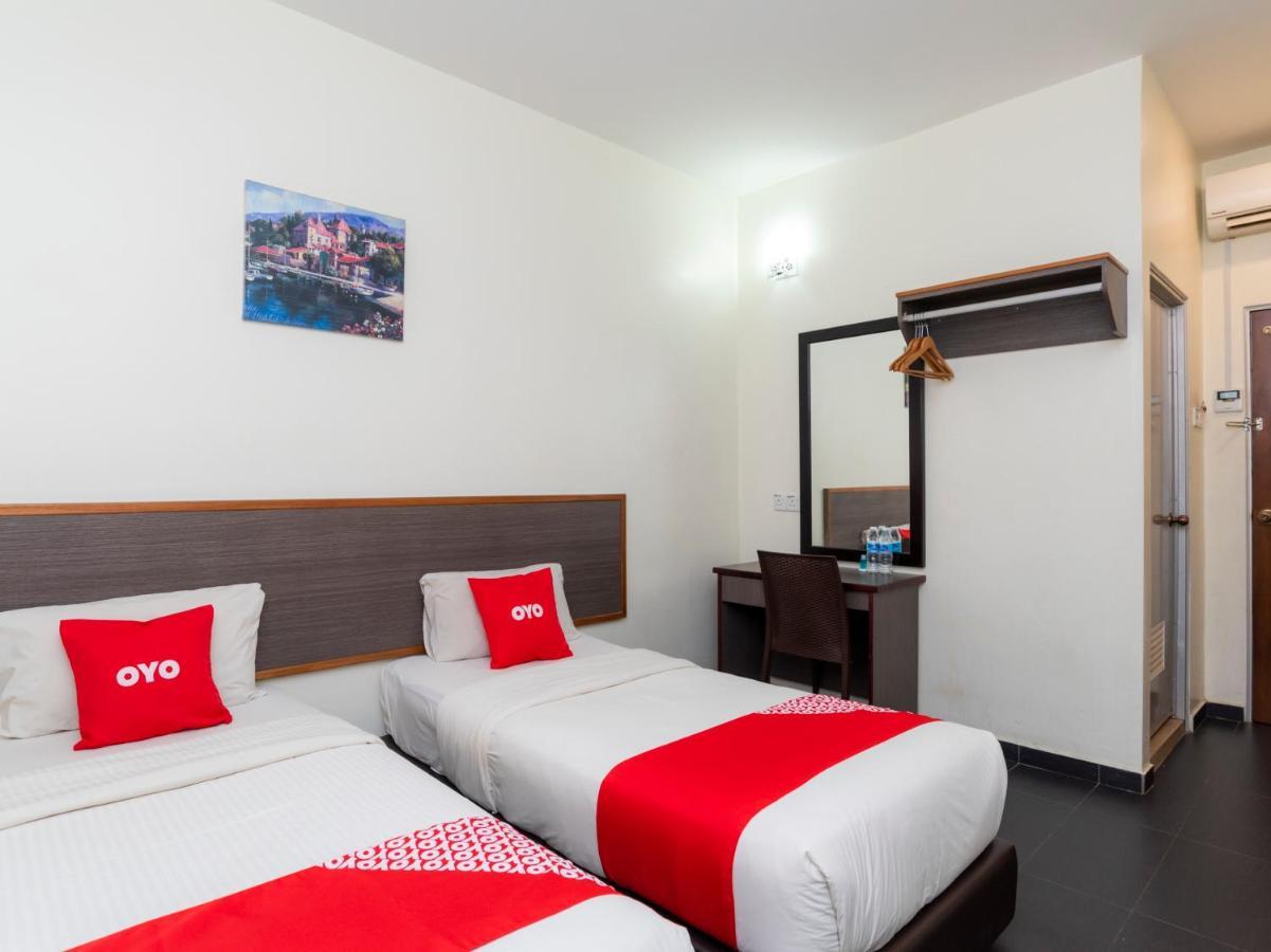 Oyo 44095 Bluewater Hotel Mersing Buitenkant foto