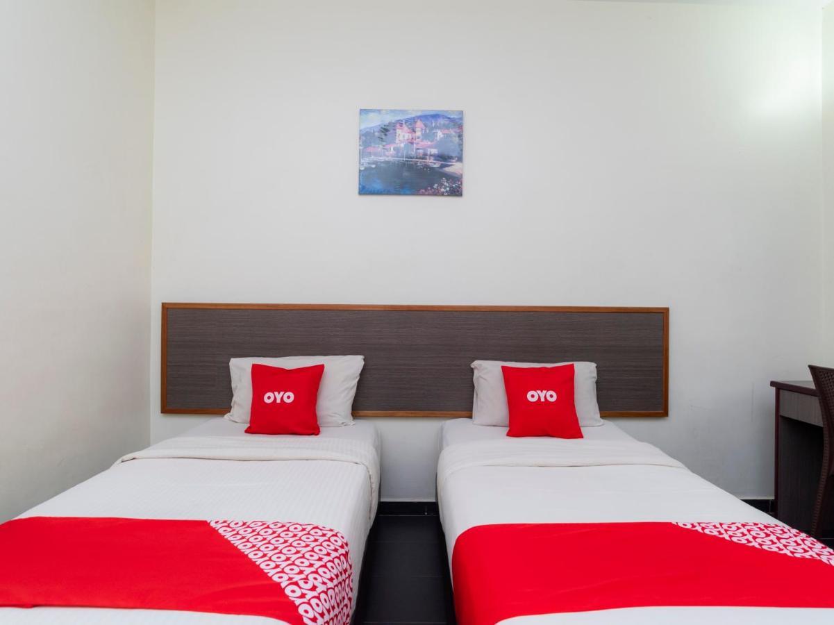 Oyo 44095 Bluewater Hotel Mersing Buitenkant foto