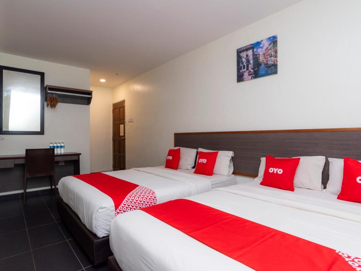 Oyo 44095 Bluewater Hotel Mersing Buitenkant foto
