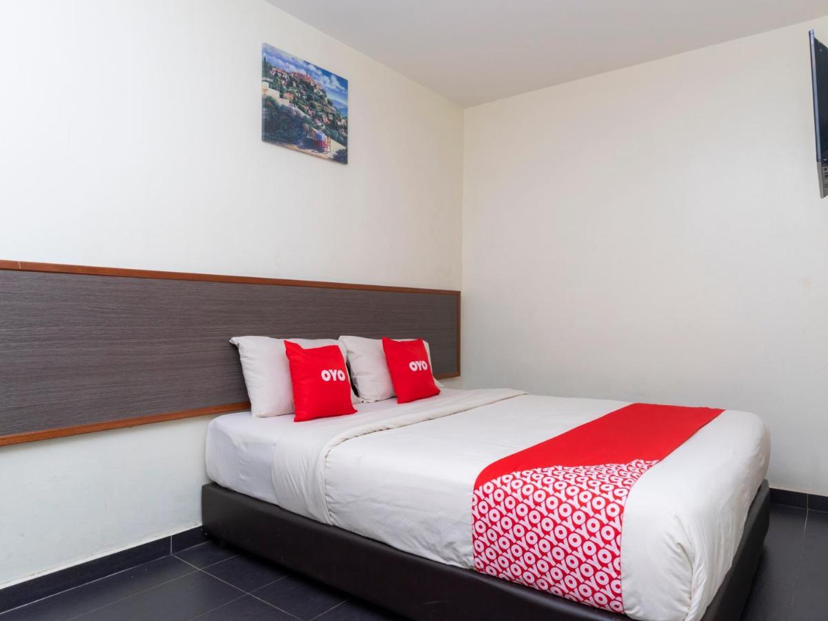 Oyo 44095 Bluewater Hotel Mersing Buitenkant foto