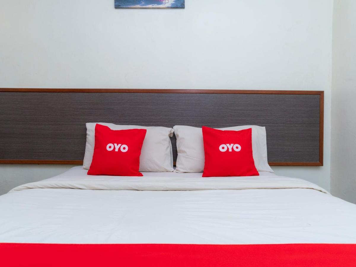 Oyo 44095 Bluewater Hotel Mersing Buitenkant foto