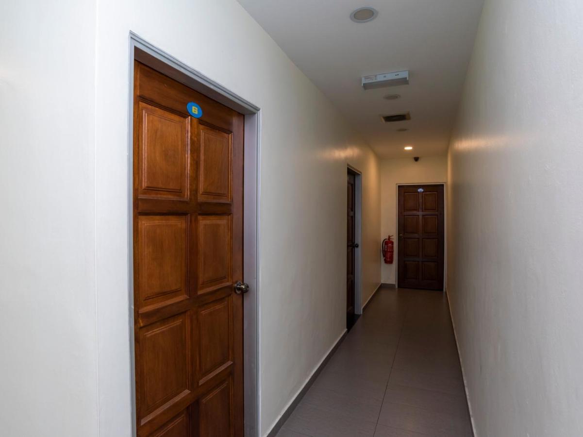 Oyo 44095 Bluewater Hotel Mersing Buitenkant foto