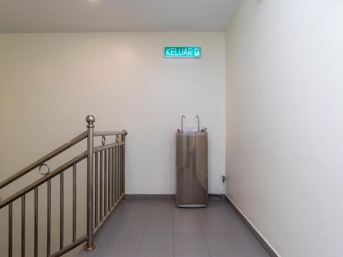 Oyo 44095 Bluewater Hotel Mersing Buitenkant foto
