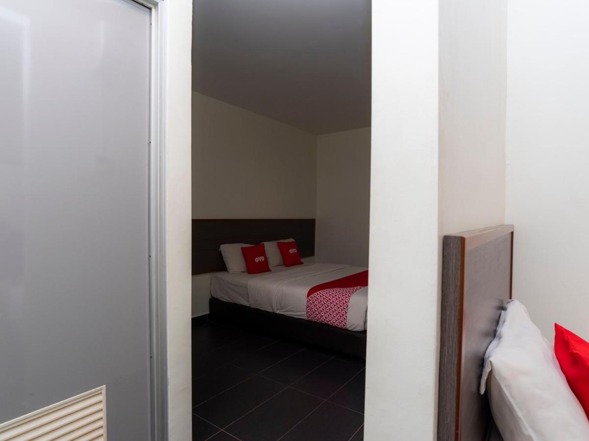 Oyo 44095 Bluewater Hotel Mersing Buitenkant foto